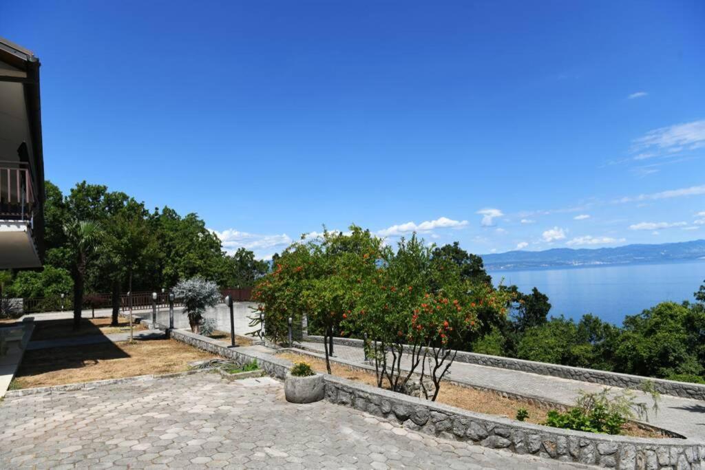 Grosses Reihenhaus Mit Viel Gruen Und Meerblick Mošćenička Draga Εξωτερικό φωτογραφία